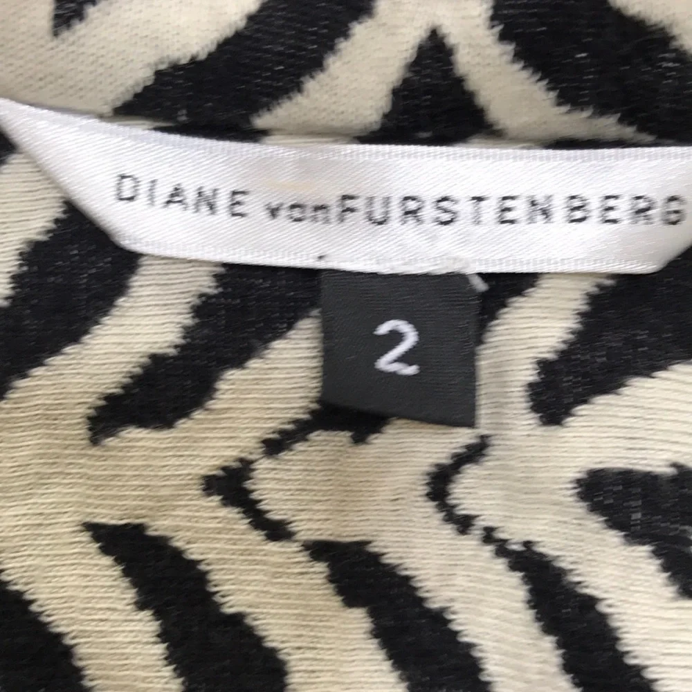 DVF size 2, black combo blazer with pockets